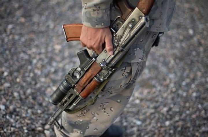 Do Navy SEALs use AK 47s?