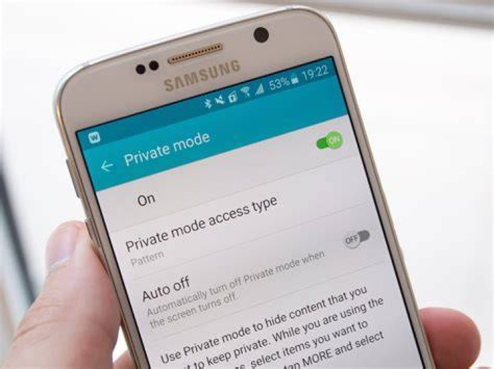How do you make a private folder on Galaxy s6?