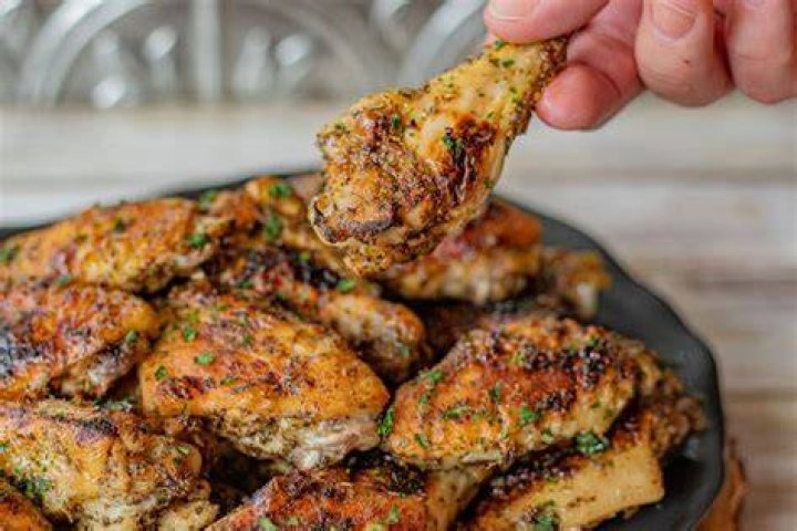 How do you toss wings?