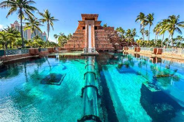 Is there a Chase bank in Nassau Bahamas?