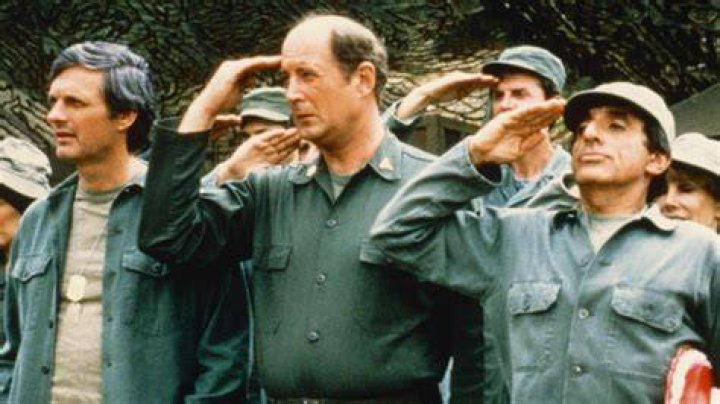 Is Wayne Rogers from MASH still alive?
